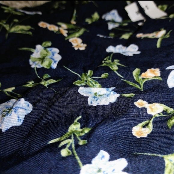 Seek the label Floral Crop, New with tags! - Picture 7 of 7